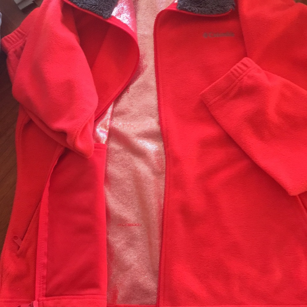 SOLD. !!!!!  Locally.      Women’s Columbia jacket